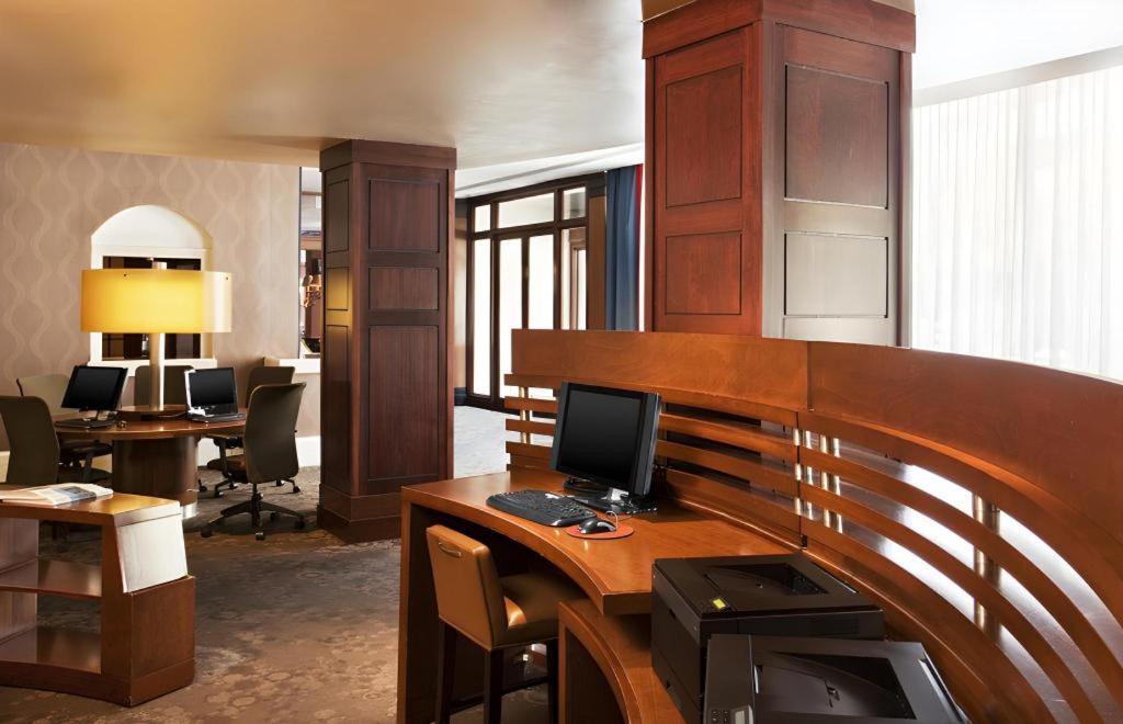 Hotel Baltimore Downtown-Inner Harbor Екстериор снимка